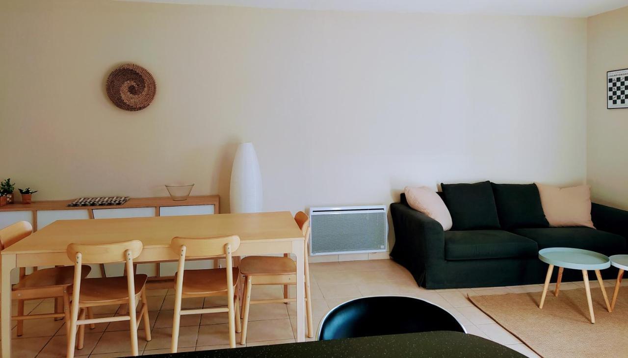 Très Bel Spacieux Appartement Signes